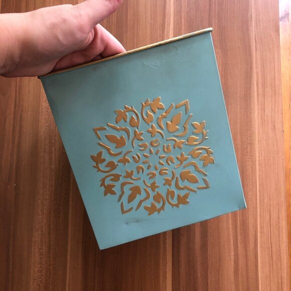 Shabby Chique Metal Storage Container - Picture 4 of 4